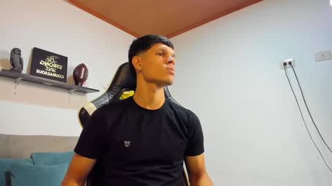 Snapshot of andrew_thopsom chatting on 01.08.26 andrew_thopsom online show from 01.08.26