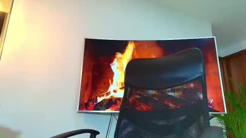 Snapshot of andrew_west_ chatting on 02.25.25 ANDREW WEST online show from 02.25.25