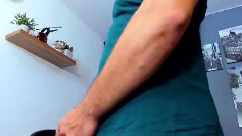 Snapshot of andrewdiaz_ chatting on 12.17.25 Andrew Diaz online show from 12.17.25