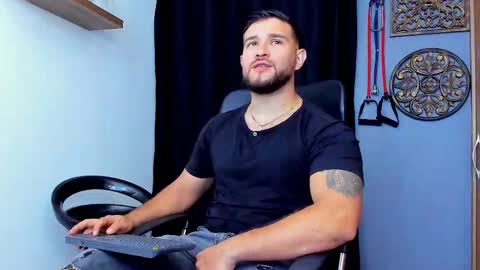 Snapshot of andrewdiaz_ chatting on 01.12.26 Andrew Diaz online show from 01.12.26