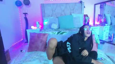 Snapshot of andromedashine chatting on 09.30.25 vero paez online show from 09.30.25