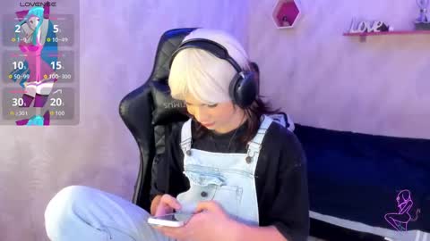 Snapshot of andy_bell_x chatting on 11.20.25 ANDY online show from 11.20.25