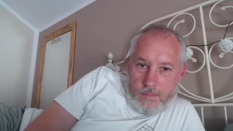 Snapshot of andyberg8 chatting on 08.04.26 Andy online show from 08.04.26