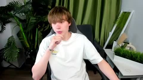Snapshot of andyjey_ chatting on 06.25.26 Mandy and Andy online show from 06.25.26