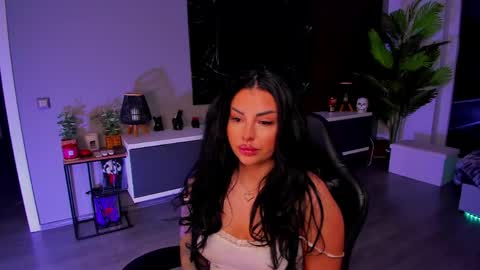 Snapshot of anemariejolie chatting on 04.21.26 Anne online show from 04.21.26