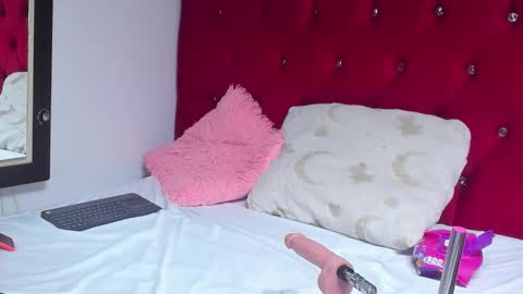 Snapshot of angel_0802 chatting on 10.18.25 ANGELA online show from 10.18.25