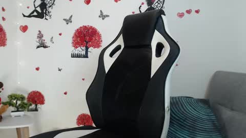 Angel Curl online show from 02.13.25