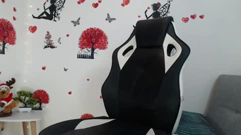 Angel Curl online show from 02.18.25