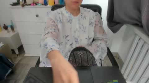 angel_lee__ online show from 02.18.25