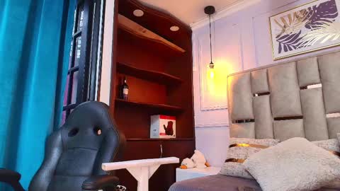 Nicolle  online show from 02.12.25