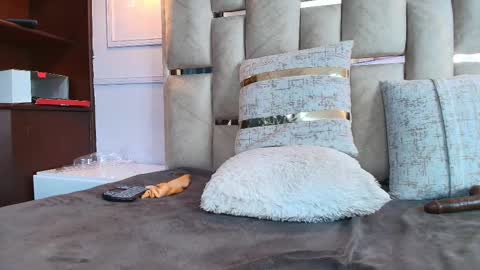 Nicolle  online show from 03.06.25