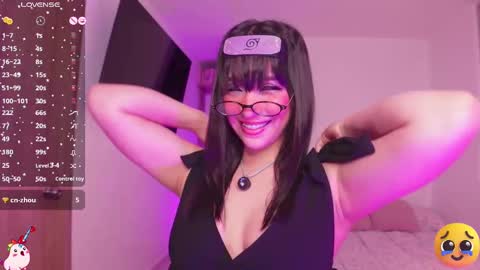 Snapshot of angel_rouse_1 chatting on 10.09.25 Angel online show from 10.09.25