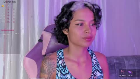 Snapshot of angel_smile18 chatting on 02.06.25 angel online show from 02.06.25