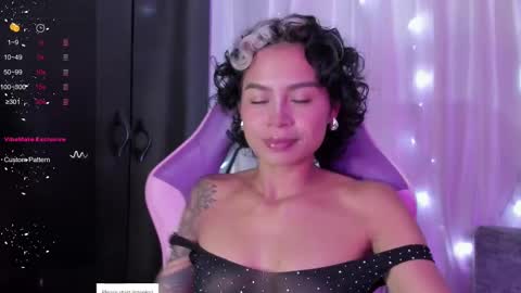 Snapshot of angel_smile18 chatting on 02.22.25 angel online show from 02.22.25