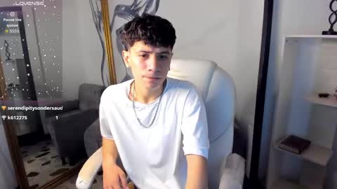 Snapshot of angel_st1 chatting on 04.12.26 Angel online show from 04.12.26