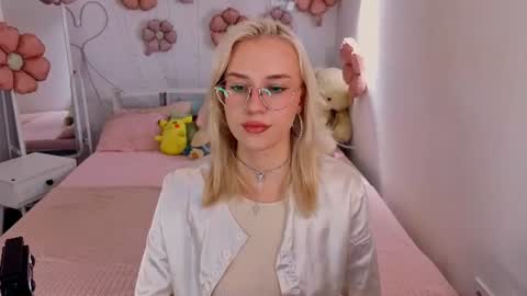 Snapshot of angel_tessa chatting on 06.19.26 Angelica online show from 06.19.26