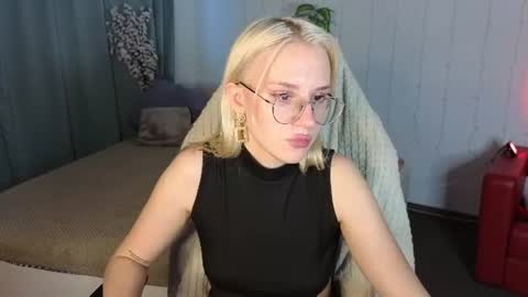 Snapshot of angel_tessa chatting on 06.25.26 Angelica online show from 06.25.26