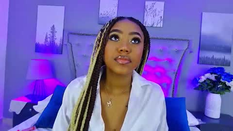 Angela Roberts online show from 11.10.25