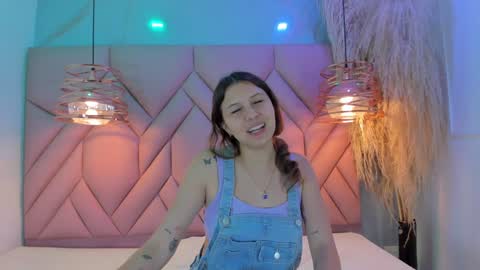 Snapshot of angelaa_cute chatting on 12.08.24 ANGELA online show from 12.08.24