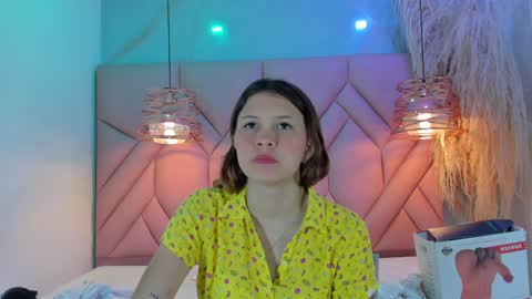 Snapshot of angelaa_cute chatting on 12.10.24 ANGELA online show from 12.10.24