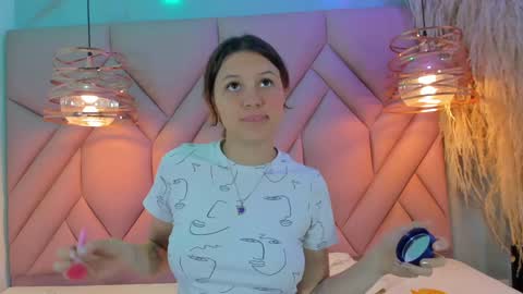 Snapshot of angelaa_cute chatting on 12.13.24 ANGELA online show from 12.13.24