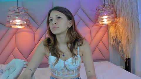 Snapshot of angelaa_cute chatting on 12.31.24 ANGELA online show from 12.31.24
