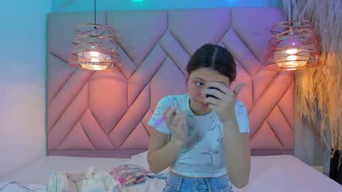 Snapshot of angelaa_cute chatting on 01.15.25 ANGELA online show from 01.15.25