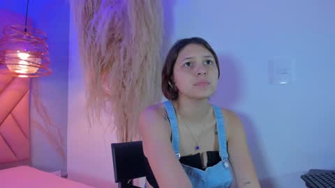 Snapshot of angelaa_cute chatting on 01.28.25 ANGELA online show from 01.28.25