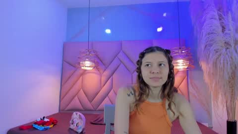 Snapshot of angelaa_cute chatting on 02.05.25 ANGELA online show from 02.05.25