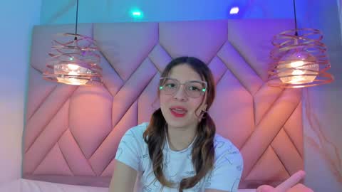 Snapshot of angelaa_cute chatting on 02.07.25 ANGELA online show from 02.07.25