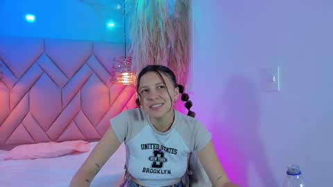 Snapshot of angelaa_cute chatting on 02.12.25 ANGELA online show from 02.12.25