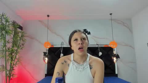 Snapshot of angelaa_cute chatting on 10.29.25 ANGELA online show from 10.29.25