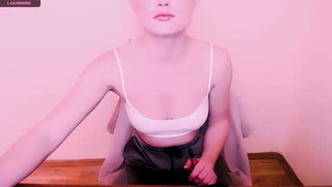 Snapshot of angelalice_ chatting on 01.21.25 Alice online show from 01.21.25