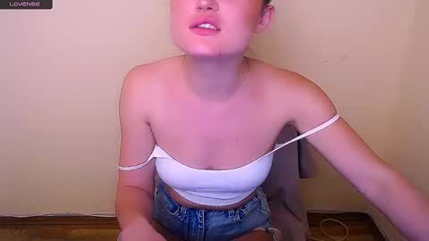 Snapshot of angelalice_ chatting on 03.01.25 Alice online show from 03.01.25