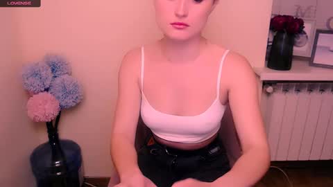 Snapshot of angelalice_ chatting on 03.04.25 Alice online show from 03.04.25