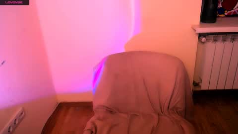 Snapshot of angelalice_ chatting on 10.01.25 Alice online show from 10.01.25