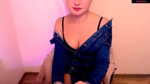 Snapshot of angelalice_ chatting on 10.04.25 Alice online show from 10.04.25