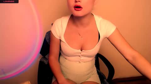 Snapshot of angelalice_ chatting on 10.30.25 Alice online show from 10.30.25