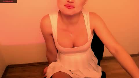 Snapshot of angelalice_ chatting on 11.29.25 Alice online show from 11.29.25