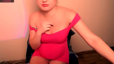 Snapshot of angelalice_ chatting on 12.16.25 Alice online show from 12.16.25