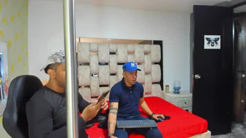 Snapshot of angelandchris chatting on 09.10.25 Angel And Cris online show from 09.10.25