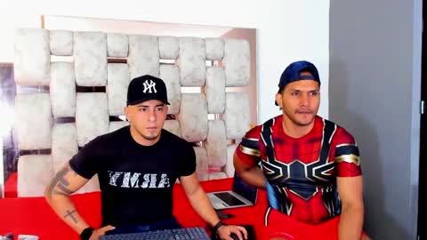 Snapshot of angelandchris chatting on 09.11.25 Angel And Cris online show from 09.11.25