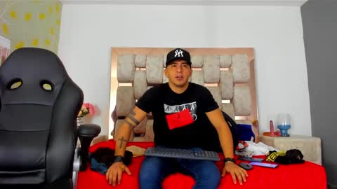 Snapshot of angelandchris chatting on 09.17.25 Angel And Cris online show from 09.17.25