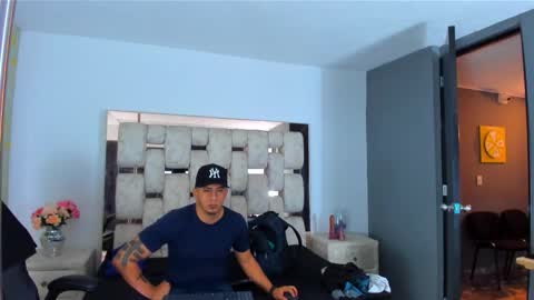 Snapshot of angelandchris chatting on 09.18.25 Angel And Cris online show from 09.18.25