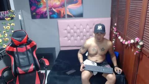 Snapshot of angelandchris chatting on 09.20.25 Angel And Cris online show from 09.20.25
