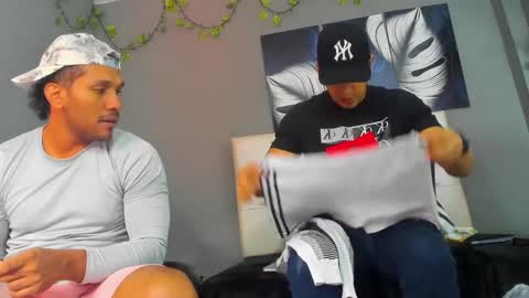 Snapshot of angelandchris chatting on 09.29.25 Angel And Cris online show from 09.29.25