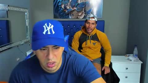 Snapshot of angelandchris chatting on 10.16.25 Angel And Cris online show from 10.16.25