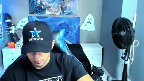 Angel And Cris online show from 10.30.25