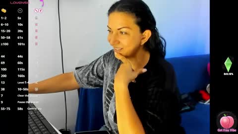 Snapshot of angelblue972344 chatting on 05.10.26 angel online show from 05.10.26