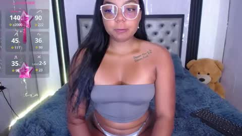 Snapshot of angelcamgirl20 chatting on 02.04.25 angel online show from 02.04.25